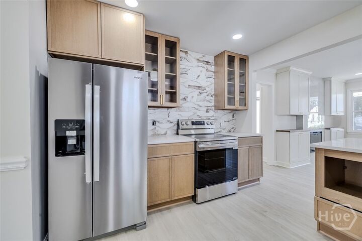 Property Photo:  2110 E 56th Street  GA 31406 