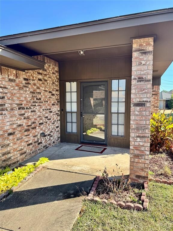 Property Photo: 1904 Spindletop Drive TX 75137