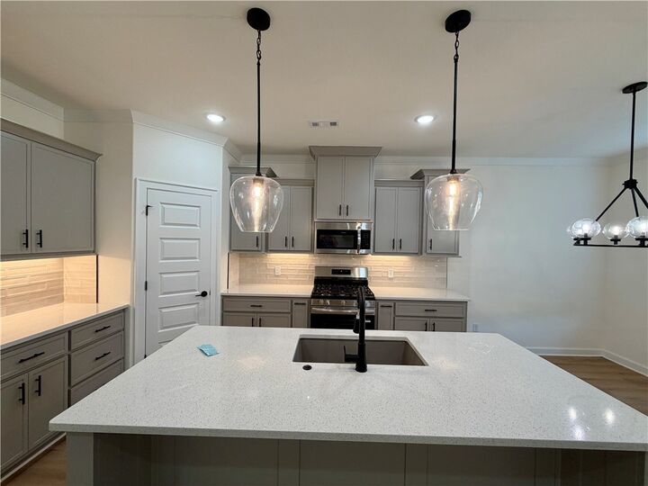 Property Photo: 1906 Farmer Street AR 72751