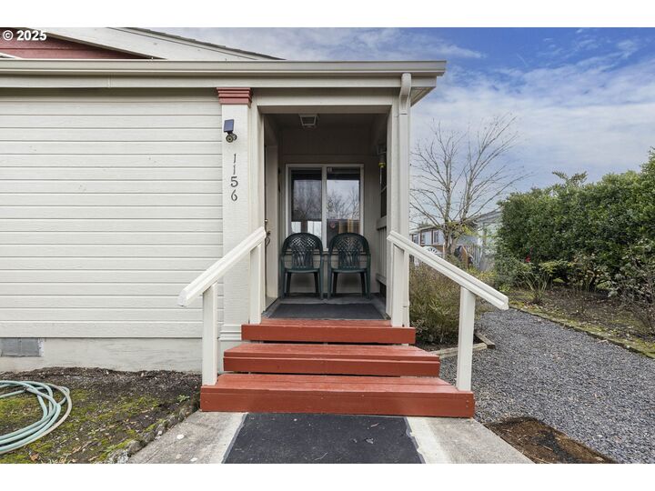 Property Photo:  1156 SW Westvale St  OR 97128 