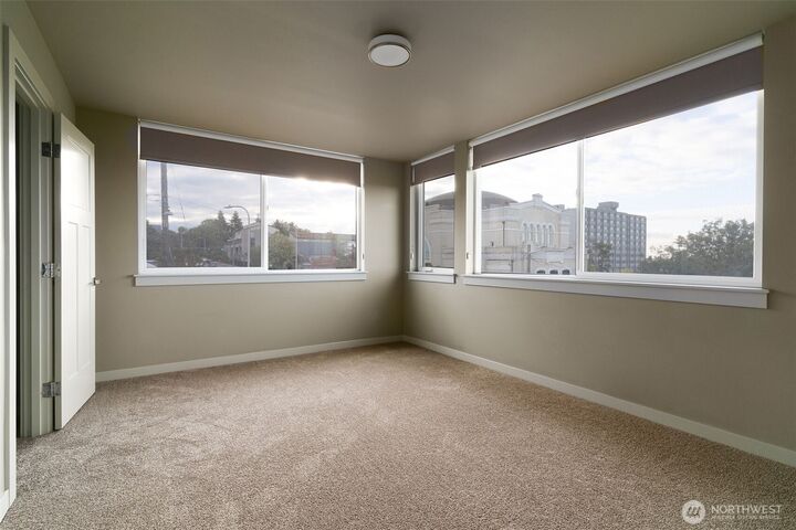 Property Photo:  1626 E Yesler Way  WA 98122 