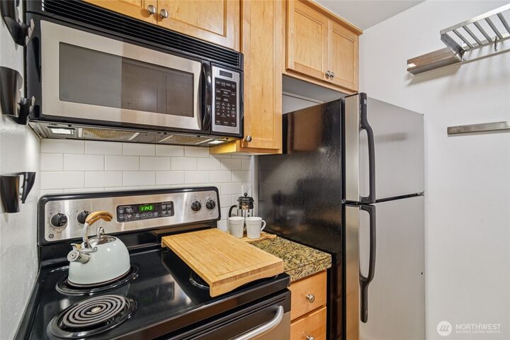 Property Photo:  301 W Raye Street 201  WA 98119 