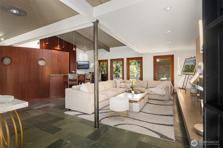 Property Photo:  150  131st Avenue NE  WA 98005 