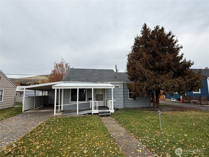 Property Photo: 1229 C Street SW WA 98823