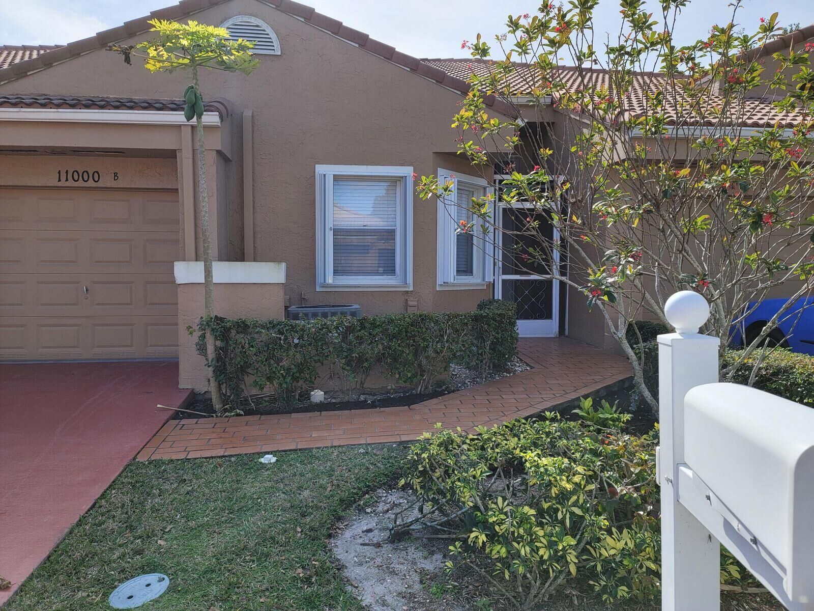 Property Photo:  11000 Ladera Lane B  FL 33498 