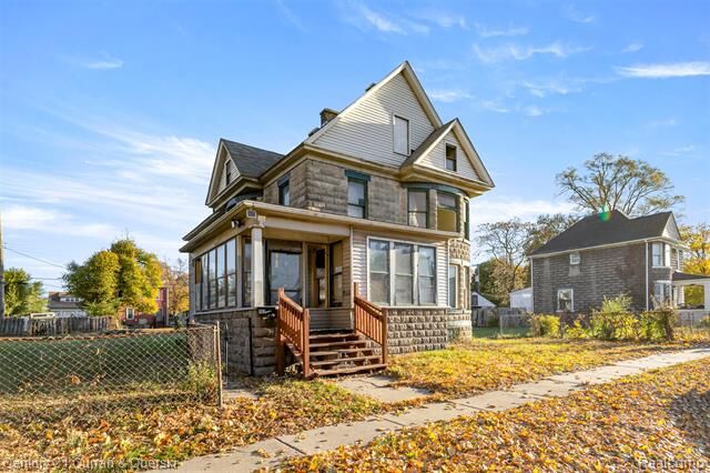 Property Photo:  962 Coolidge Highway  MI 48218 