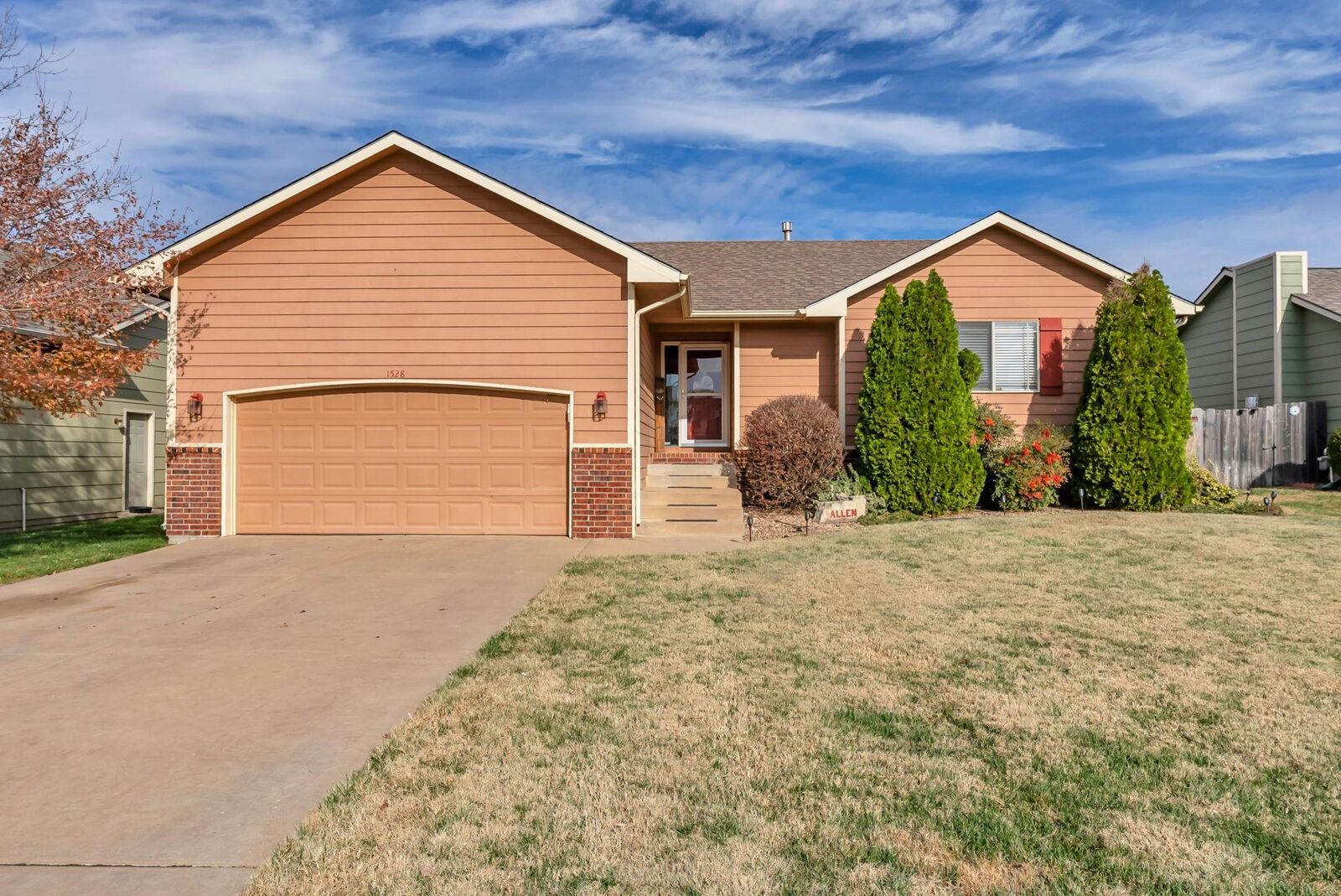 Property Photo:  1528 E Prairie Hill St  KS 67219 