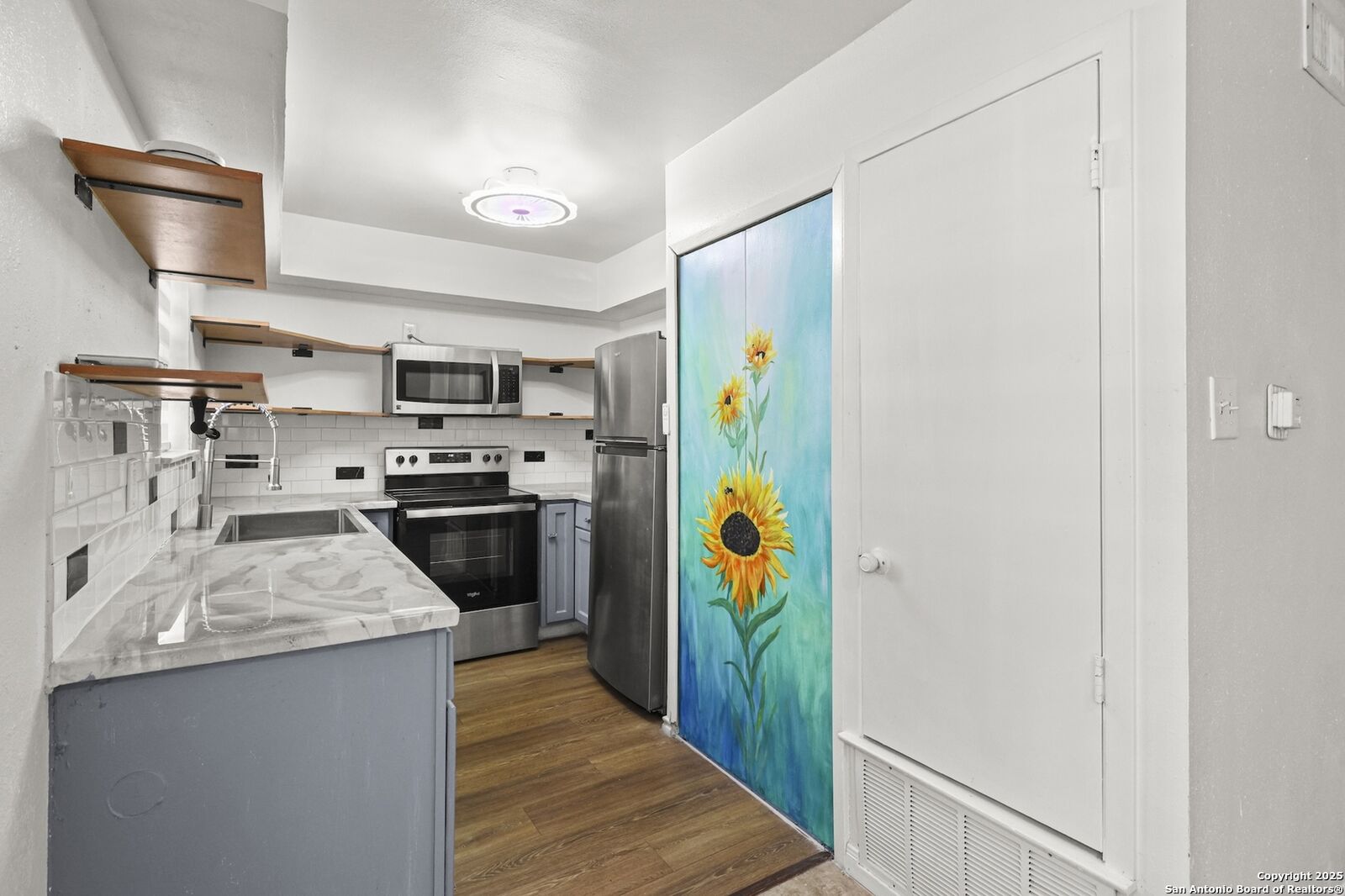 Property Photo: 923 Vance Jackson 905 TX 78201