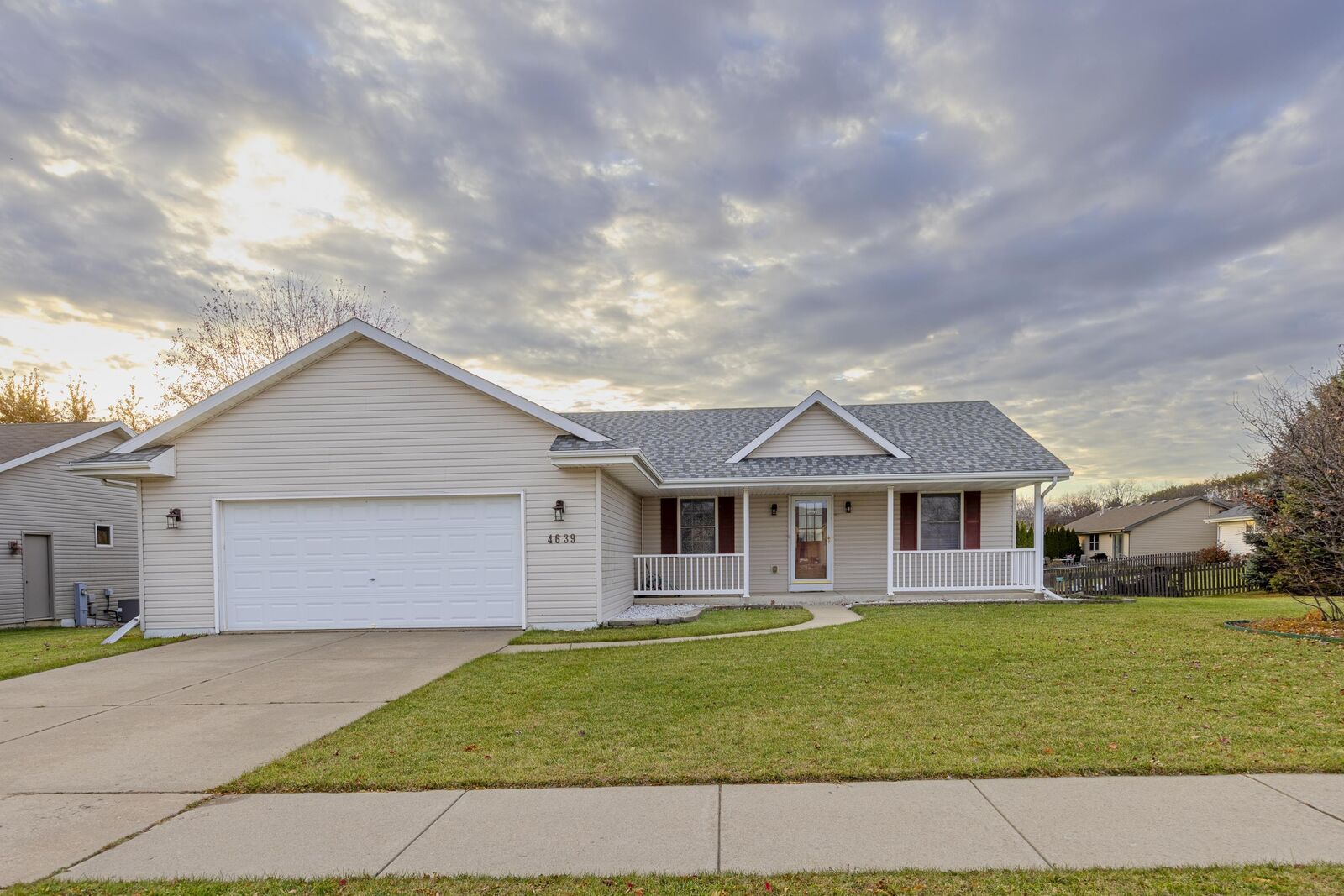 Property Photo:  4639 Parkwood Drive  WI 53563 