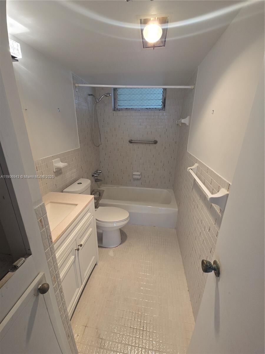 Property Photo: 2910 Point East Dr M312 FL 33160