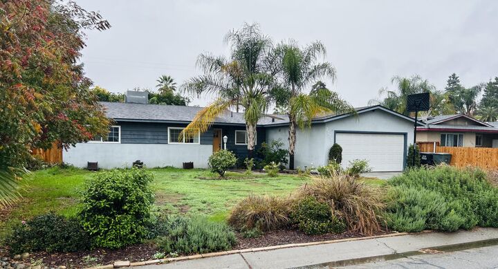 Property Photo: 3722 W Paradise Avenue CA 93277
