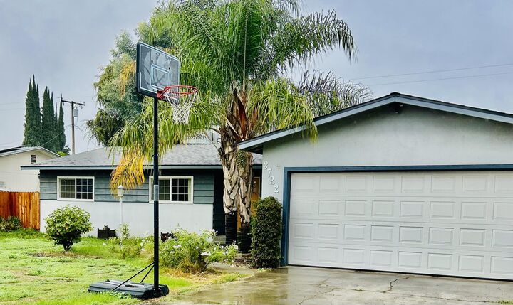 Property Photo:  3722 W Paradise Avenue  CA 93277 