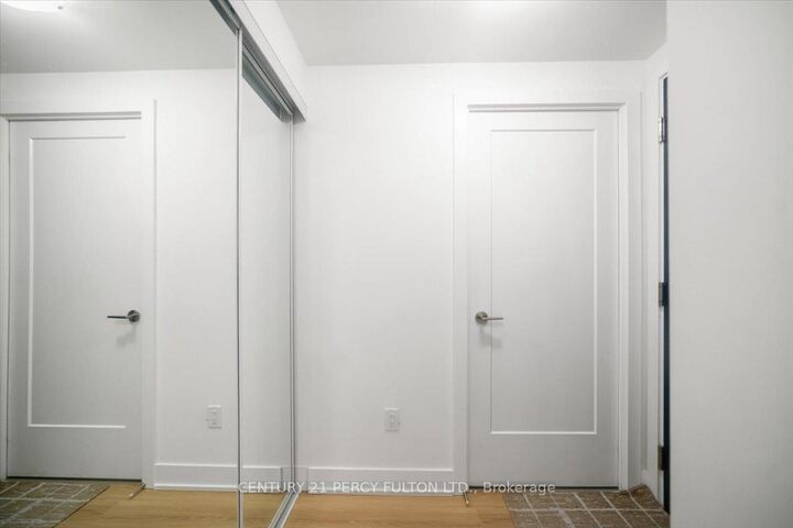 Property Photo:  2545 Simcoe Street N 2413  ON L1L 0W3 