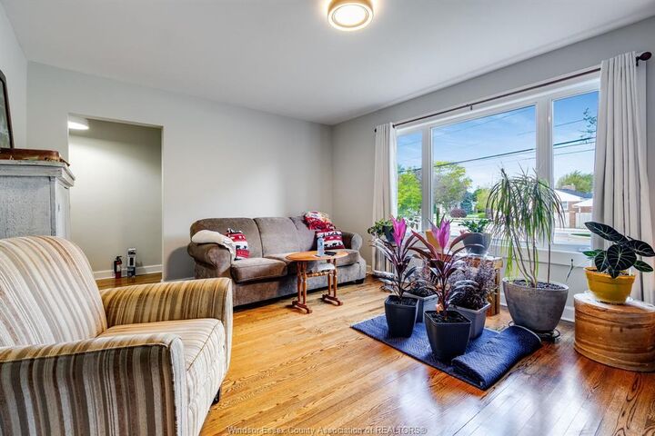 Property Photo:  6245 Wyandotte Street East  ON N8S 1N5 