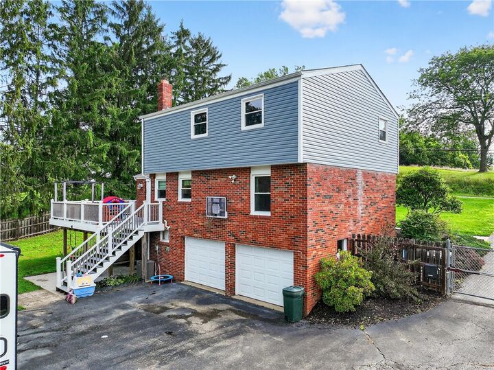 Property Photo: 985 Overlook Dr PA 15301