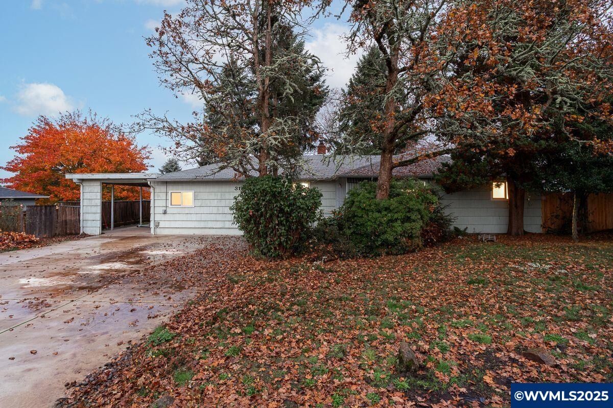 Property Photo:  3158 19th Pl NW  OR 97304 