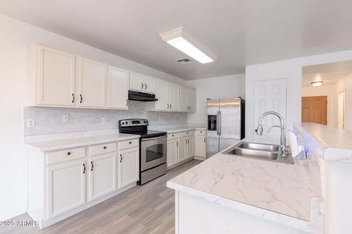 Property Photo: 2557 E Meadow Creek Way AZ 85140