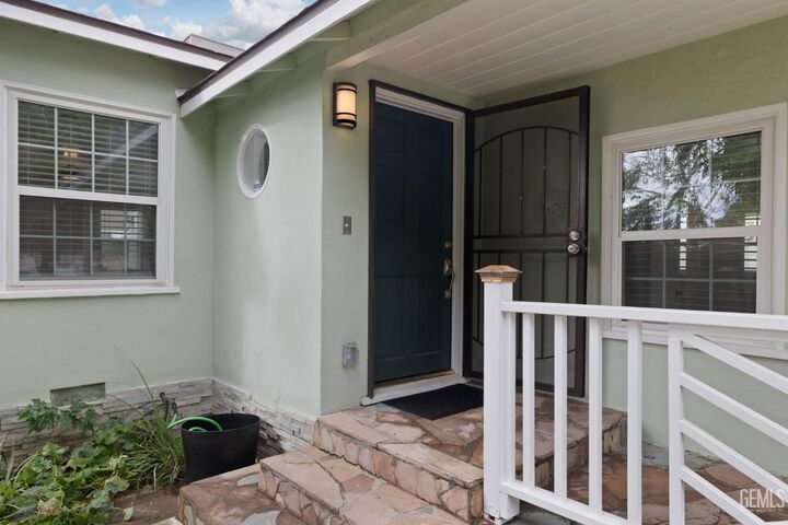 Property Photo:  1505 Stockton Avenue  CA 93308 