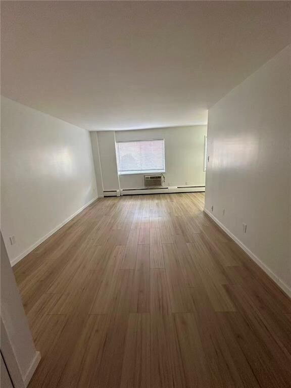 Property Photo:  1290 Rockland Avenue 1E  NY 10304 