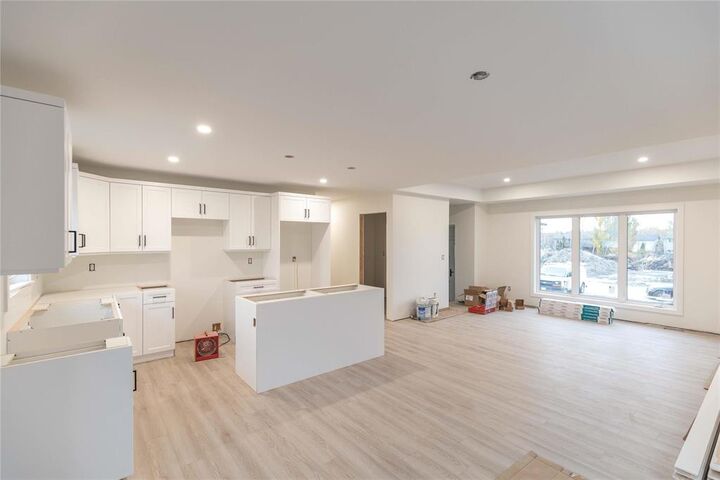 Property Photo: 37 Parkside Crescent MB R5G 2X3