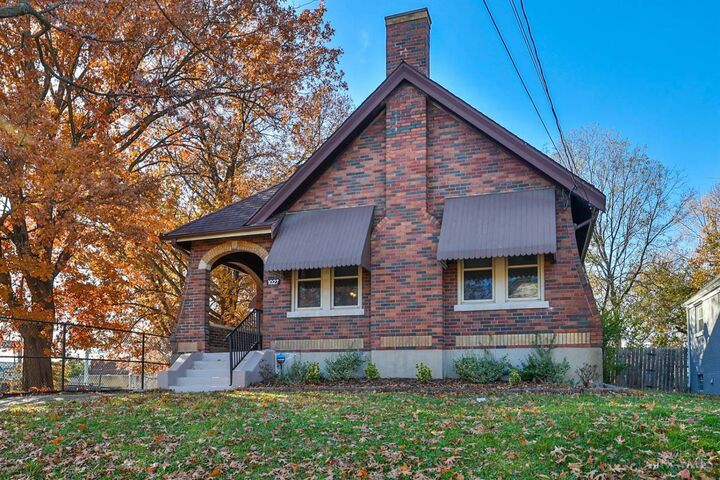 Property Photo:  1027 Woodlawn Avenue  OH 45205 