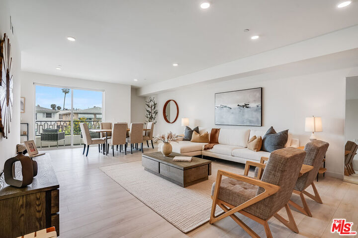 Property Photo:  1021 S Shenandoah St  CA 90035 