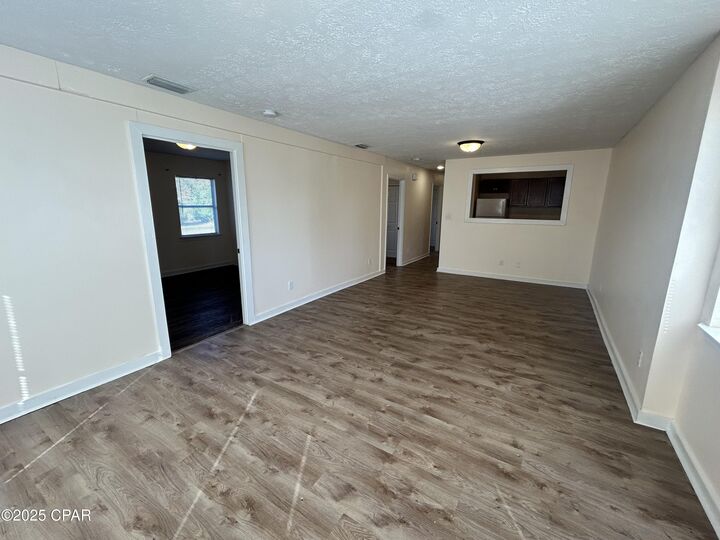 Property Photo: 606 Florida Avenue FL 32444