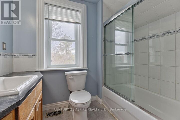 Photo de la propriété: 75 Bonnechere St Street East ON K0J 1T0