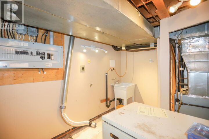 Photo de la propriété:  65 Wayne Ct  ON P6A 4S5 