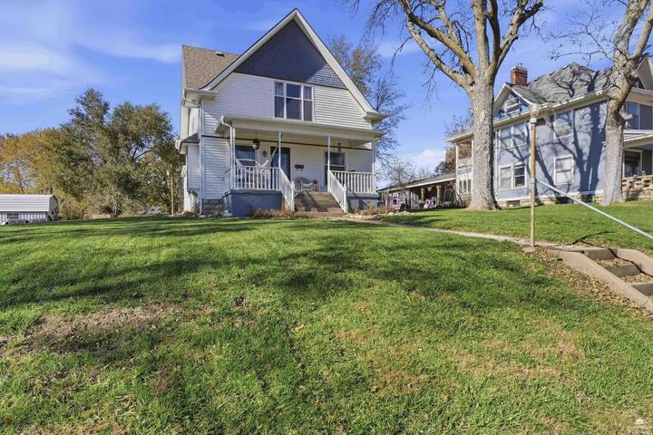 Property Photo: 411 Vine Street KS 66547