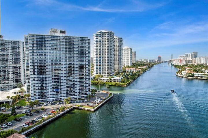 Property Photo:  20515 E Country Club Dr 1541  FL 33180 