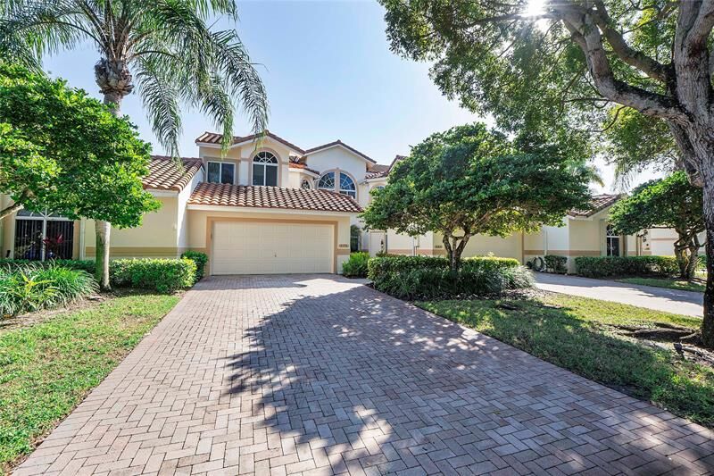 Property Photo:  576 W Palm Aire Drive 576  FL 33069 