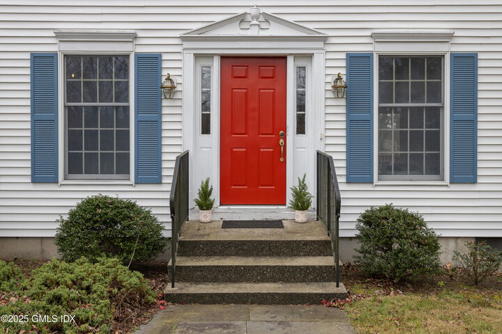 Property Photo:  105 N Stamford Road  CT 06903 