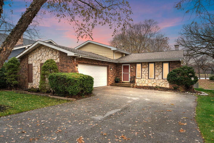 Property Photo: 1586 Sunnyslope Drive IN 46307