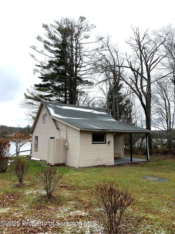 Property Photo:  335 South Shore Drive  PA 18465 