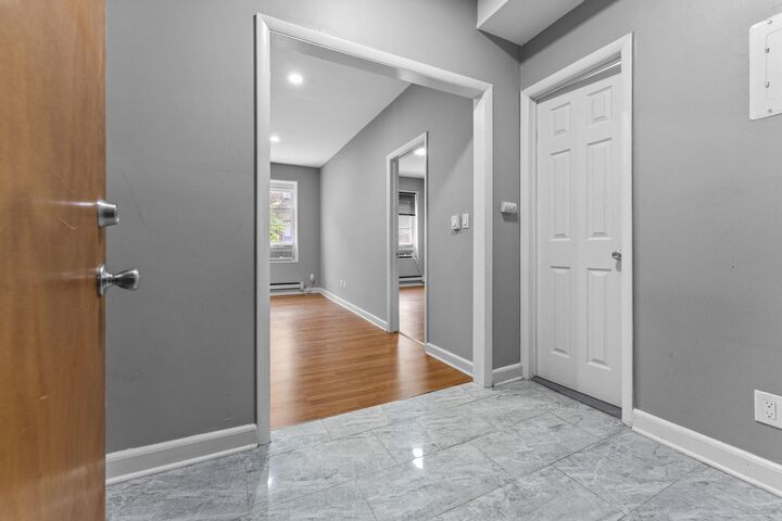 Property Photo:  248 Clendenny Ave 4  NJ 07304 