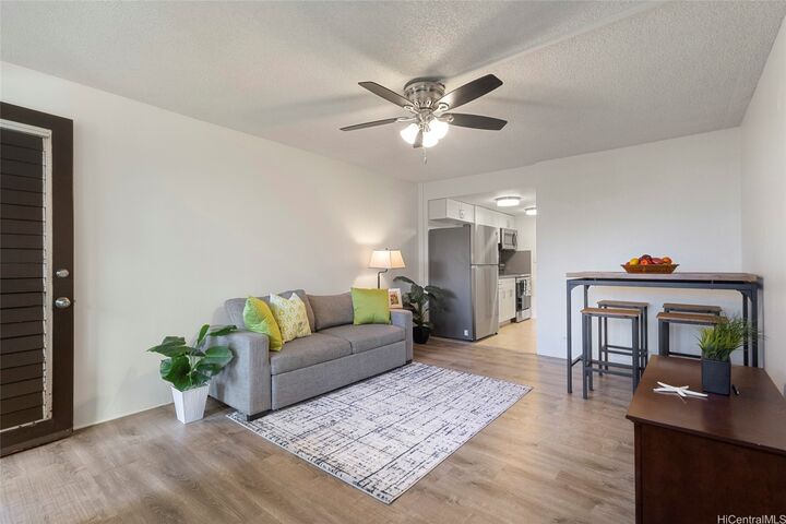 Property Photo: 425 Ena Road 405C HI 96815