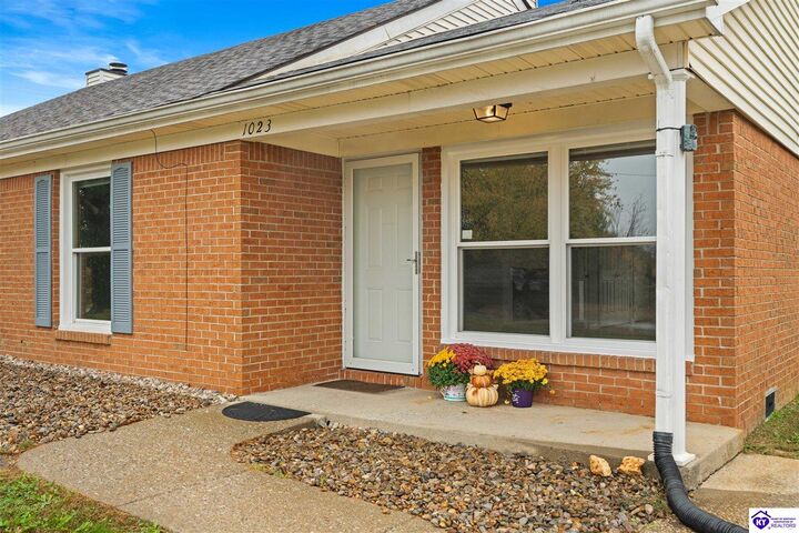 Property Photo: 1023 Colonial Drive KY 42701