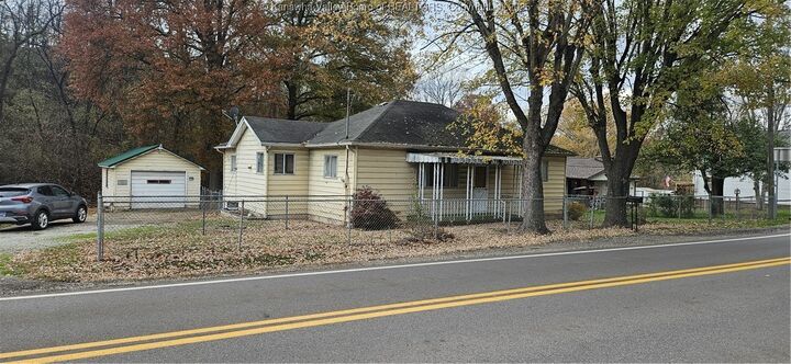 Property Photo:  122 Cross Lanes Drive  WV 25143 