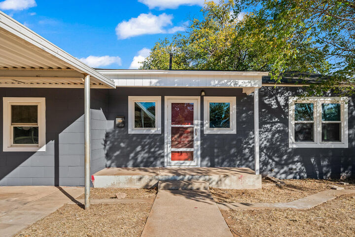 Property Photo: 2712 37th Street TX 79413