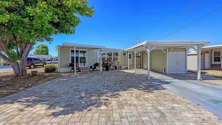 Property Photo:  2203 Minnesota Avenue  FL 34207 