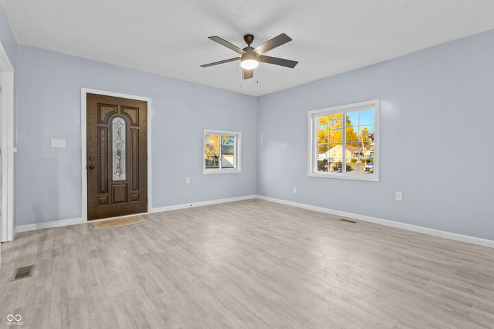 Property Photo: 614 E 7th Street IN 47274