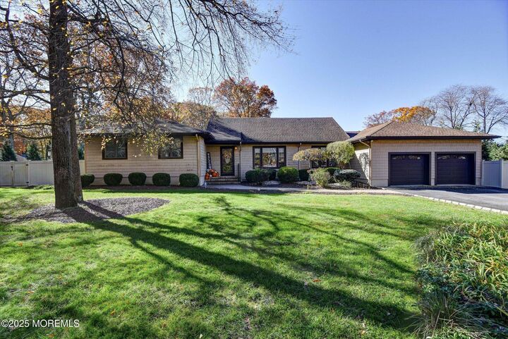 2 Lyndon Lane  Howell NJ 07731 photo