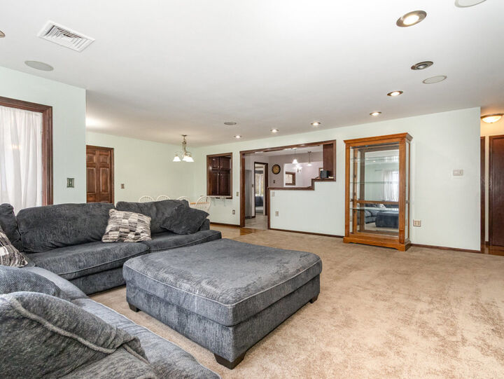 Property Photo: 270 E Southmor Road IL 60450