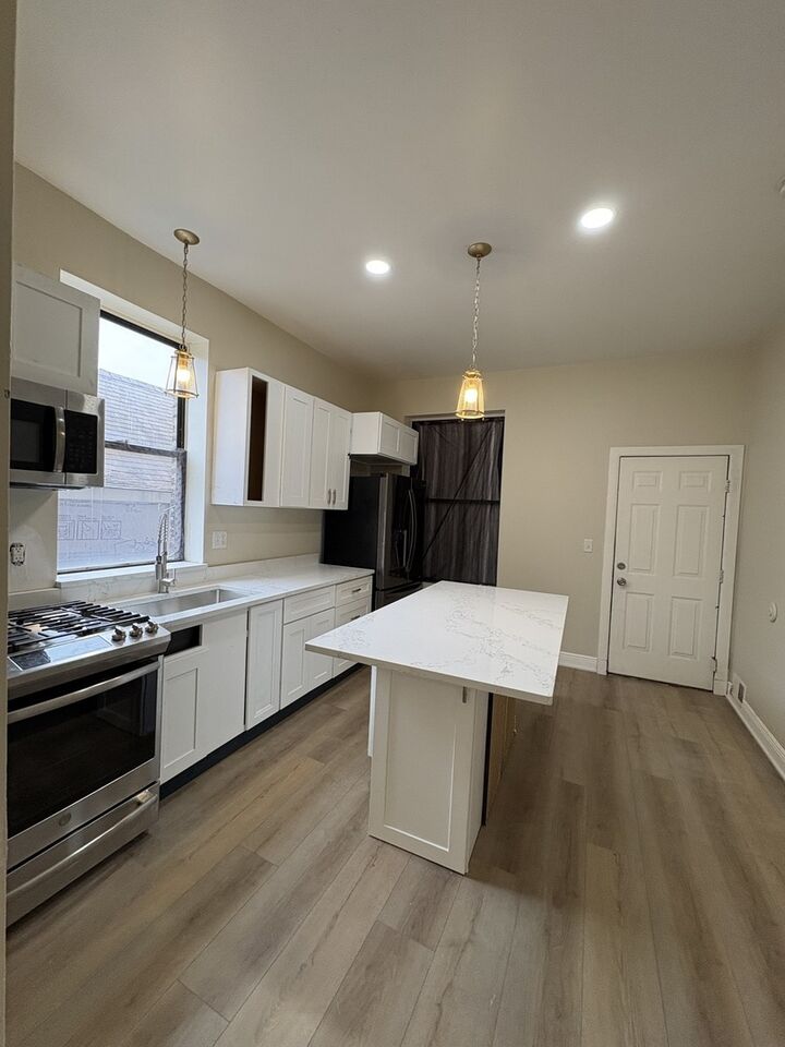 Property Photo:  1628 N Kimball Avenue 2  IL 60647 