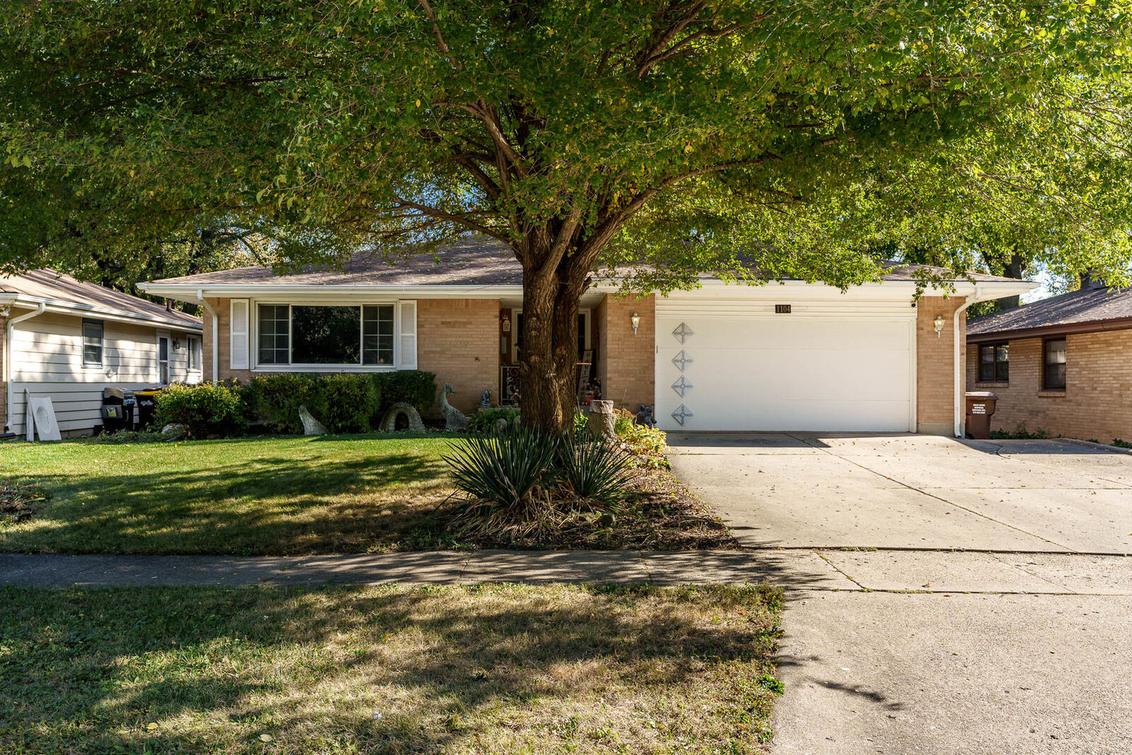 Property Photo:  1104 Blenheim Drive  IL 61108 