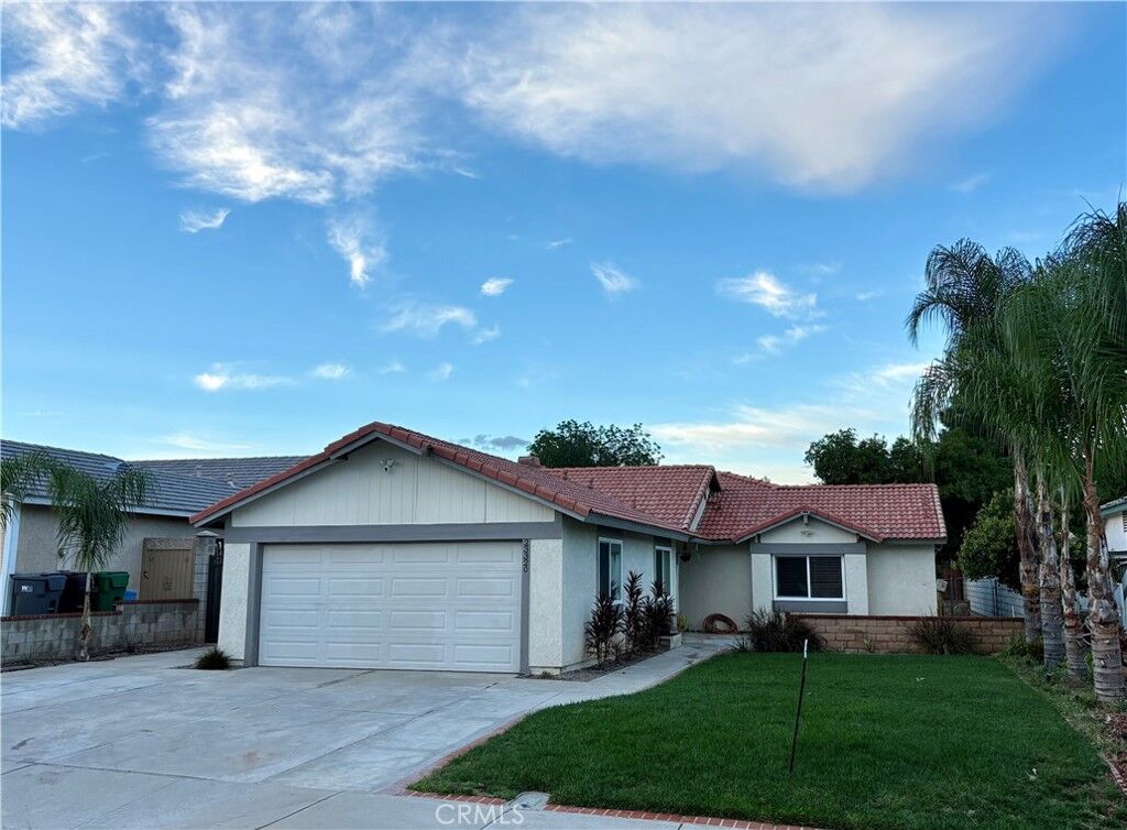 Property Photo:  23320 Sonnet  CA 92557 