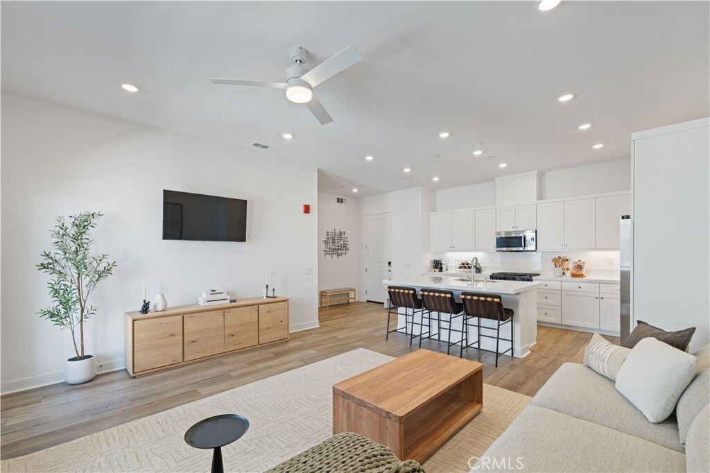 Property Photo: 27227 Diamond Peak Lane 301 CA 91381