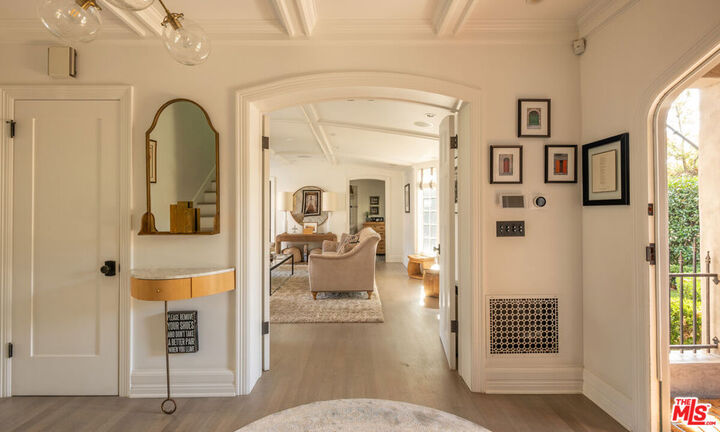 Property Photo:  1614 N Fairfax Avenue  CA 90046 