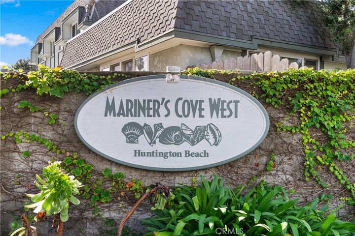 Property Photo:  8318 Artista  CA 92646 